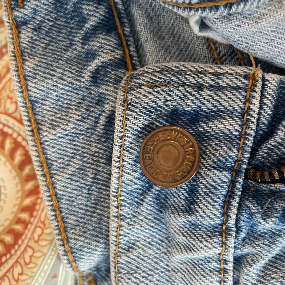 Vintage Levi's jean shorts - Picture 7 of 12